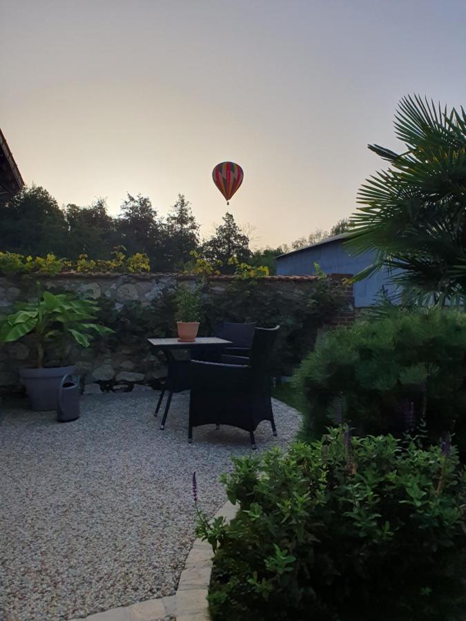Le Coeur De La Petite Cisse Bed & Breakfast Monteaux Eksteriør bilde